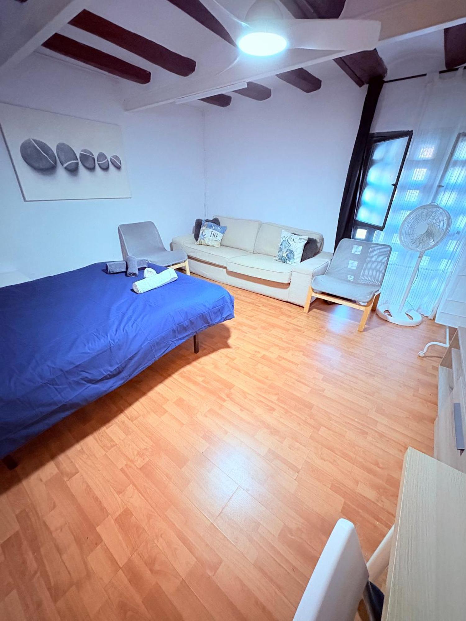Stunning Flat For 6 People 3 Blocks From The Beach Plus Welcome Breakfast Barcelona Kültér fotó
