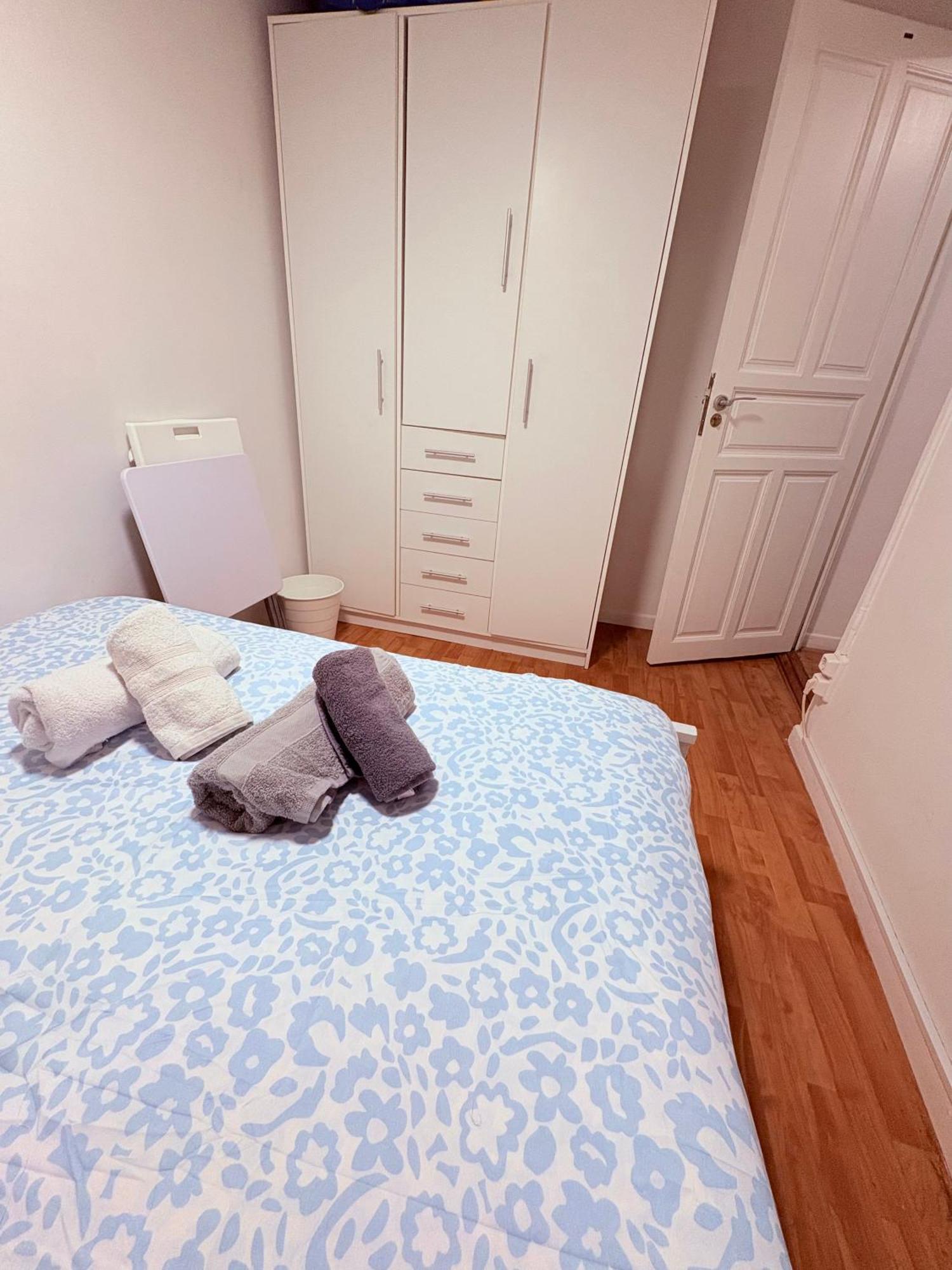 Stunning Flat For 6 People 3 Blocks From The Beach Plus Welcome Breakfast Barcelona Kültér fotó