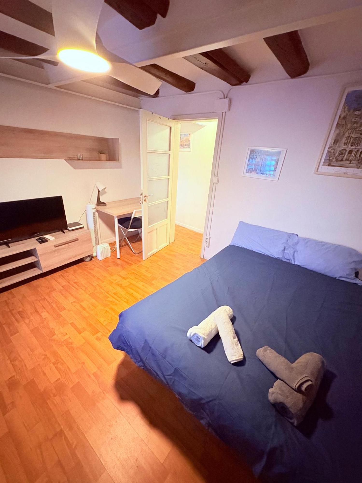 Stunning Flat For 6 People 3 Blocks From The Beach Plus Welcome Breakfast Barcelona Kültér fotó