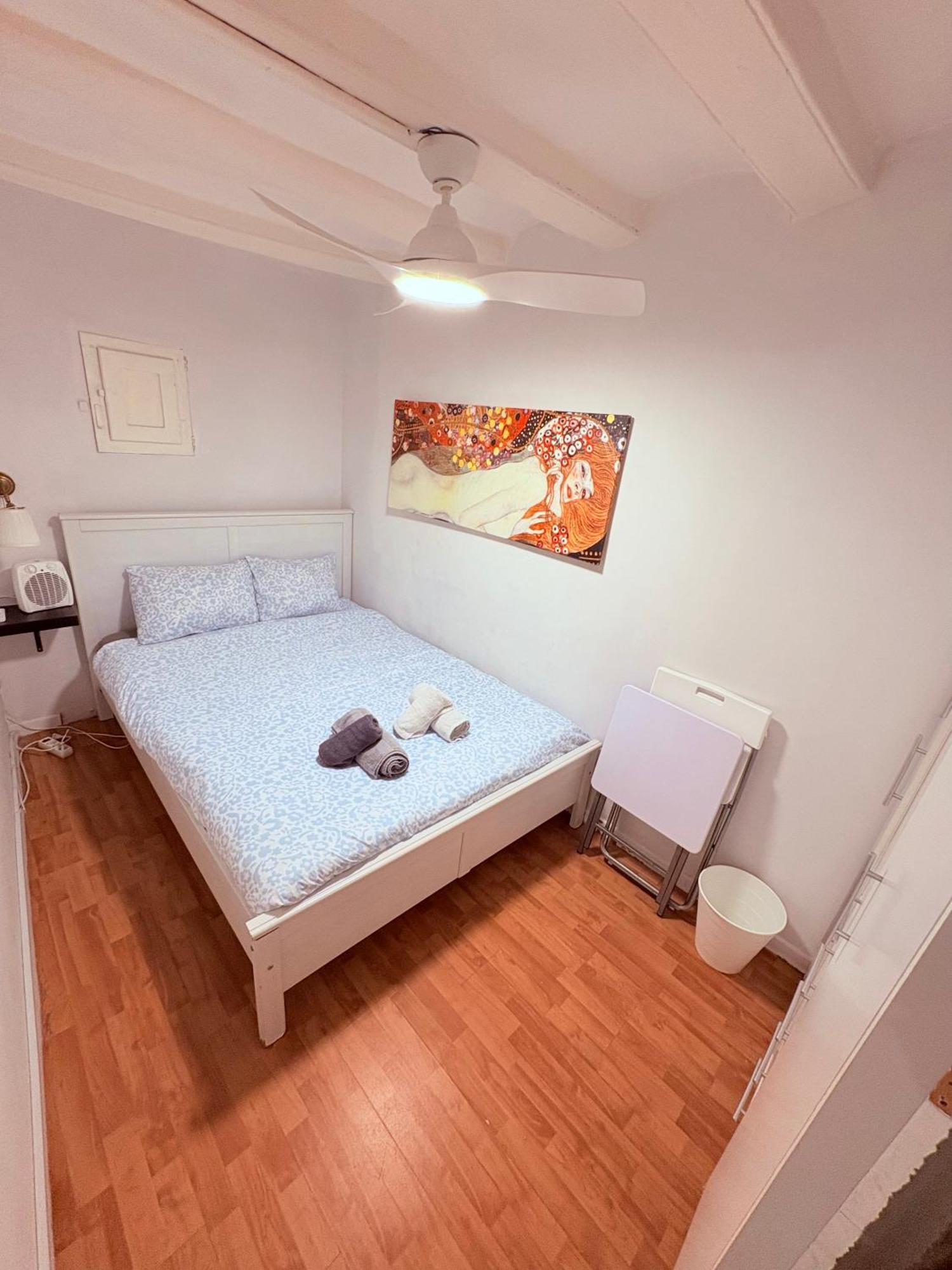 Stunning Flat For 6 People 3 Blocks From The Beach Plus Welcome Breakfast Barcelona Kültér fotó