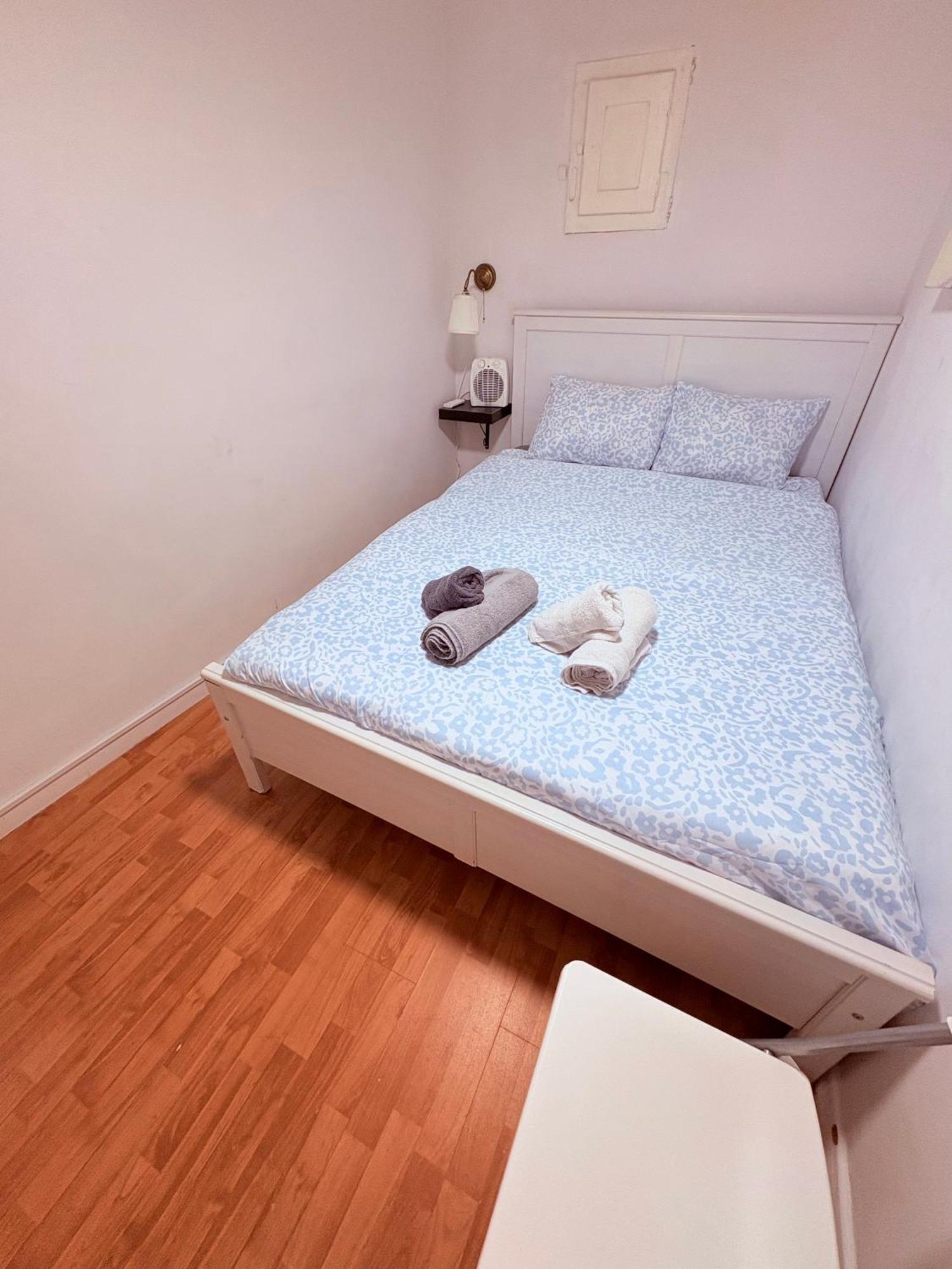 Stunning Flat For 6 People 3 Blocks From The Beach Plus Welcome Breakfast Barcelona Kültér fotó