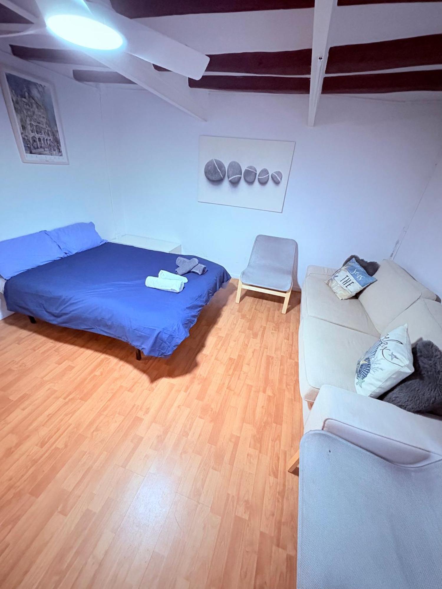 Stunning Flat For 6 People 3 Blocks From The Beach Plus Welcome Breakfast Barcelona Kültér fotó