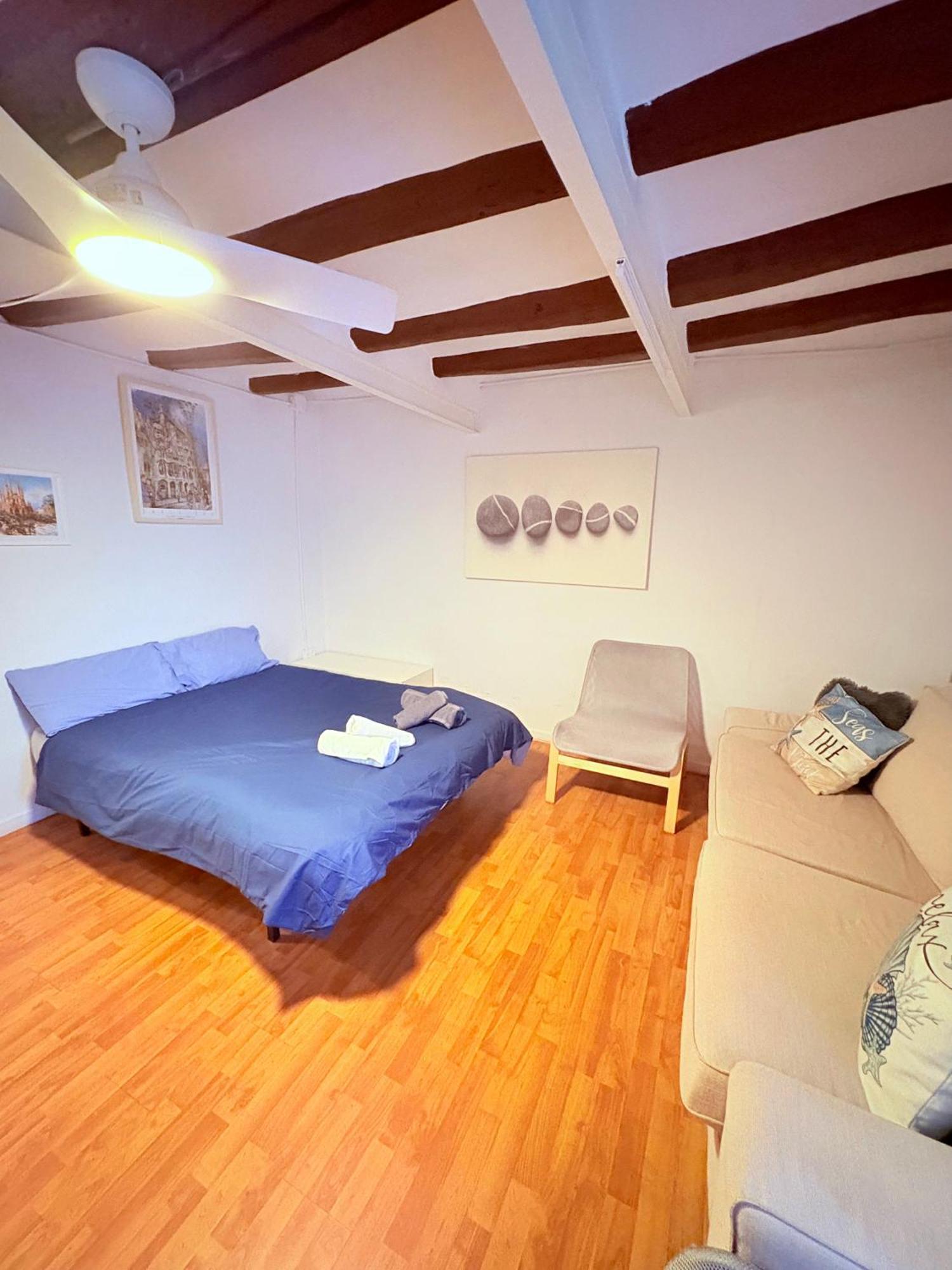 Stunning Flat For 6 People 3 Blocks From The Beach Plus Welcome Breakfast Barcelona Kültér fotó
