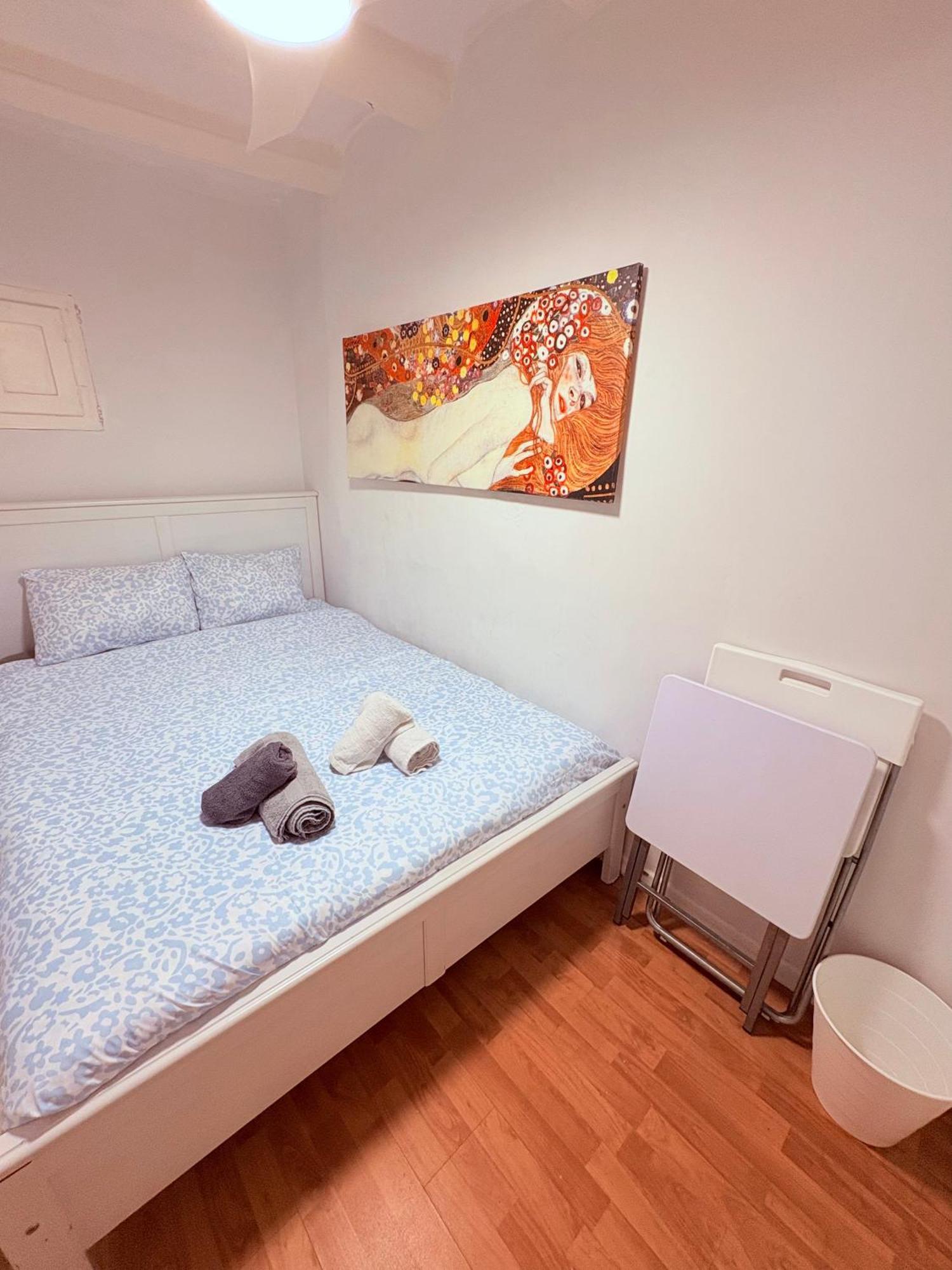 Stunning Flat For 6 People 3 Blocks From The Beach Plus Welcome Breakfast Barcelona Kültér fotó