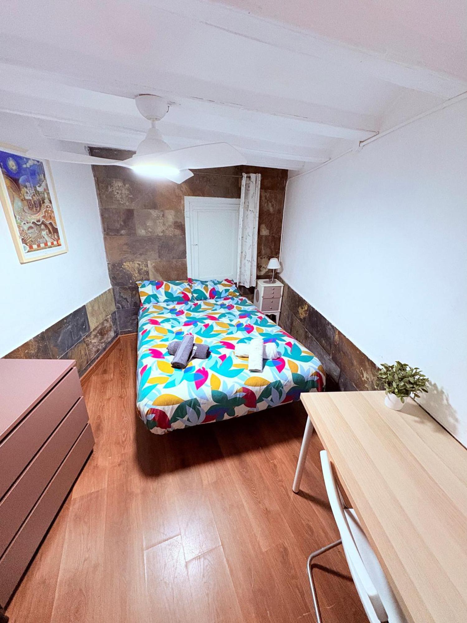 Stunning Flat For 6 People 3 Blocks From The Beach Plus Welcome Breakfast Barcelona Kültér fotó