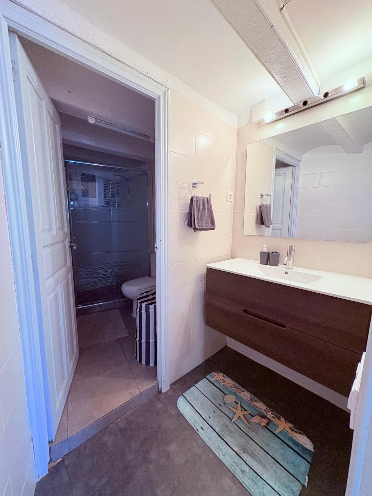 Stunning Flat For 6 People 3 Blocks From The Beach Plus Welcome Breakfast Barcelona Kültér fotó