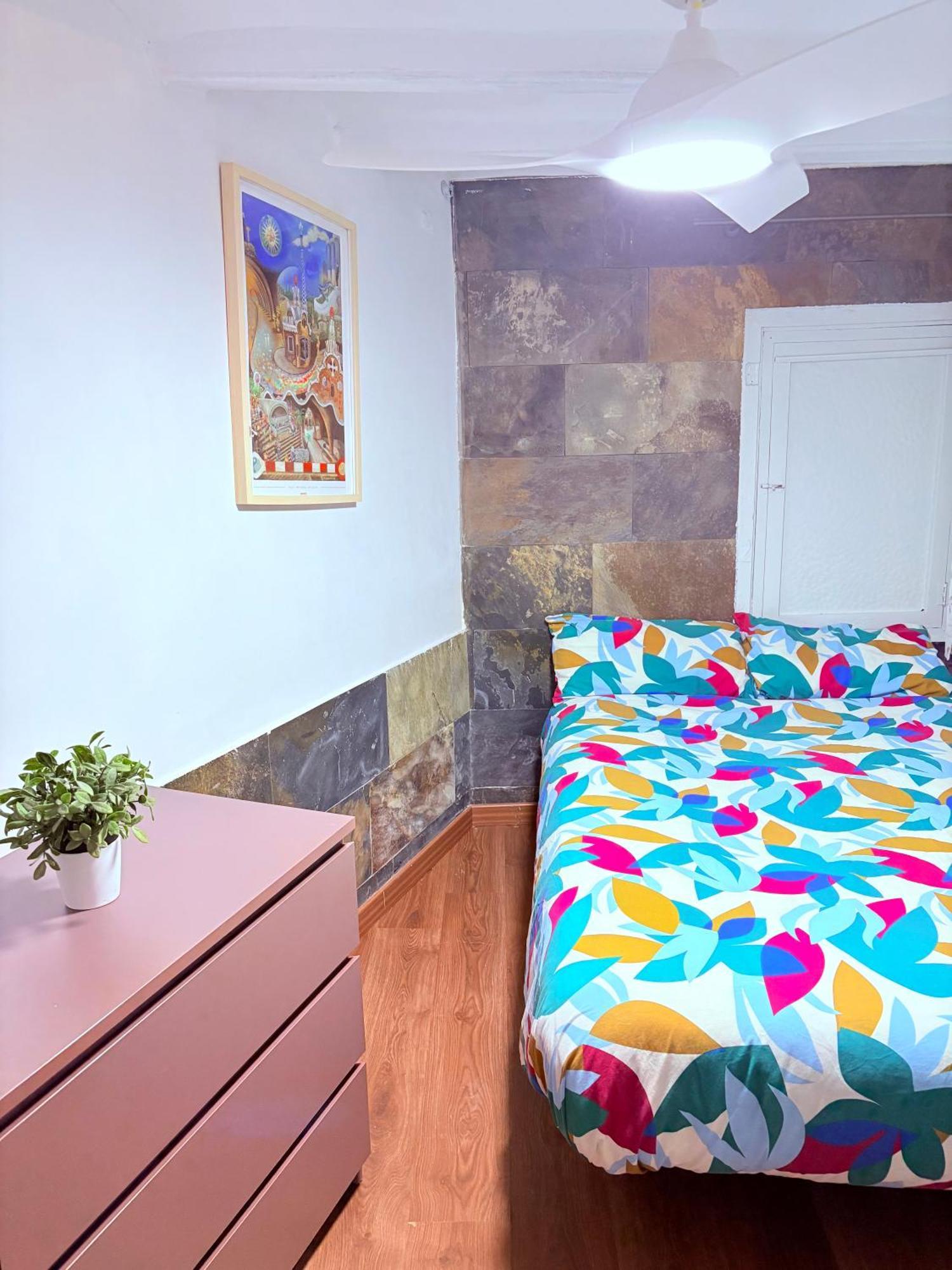 Stunning Flat For 6 People 3 Blocks From The Beach Plus Welcome Breakfast Barcelona Kültér fotó