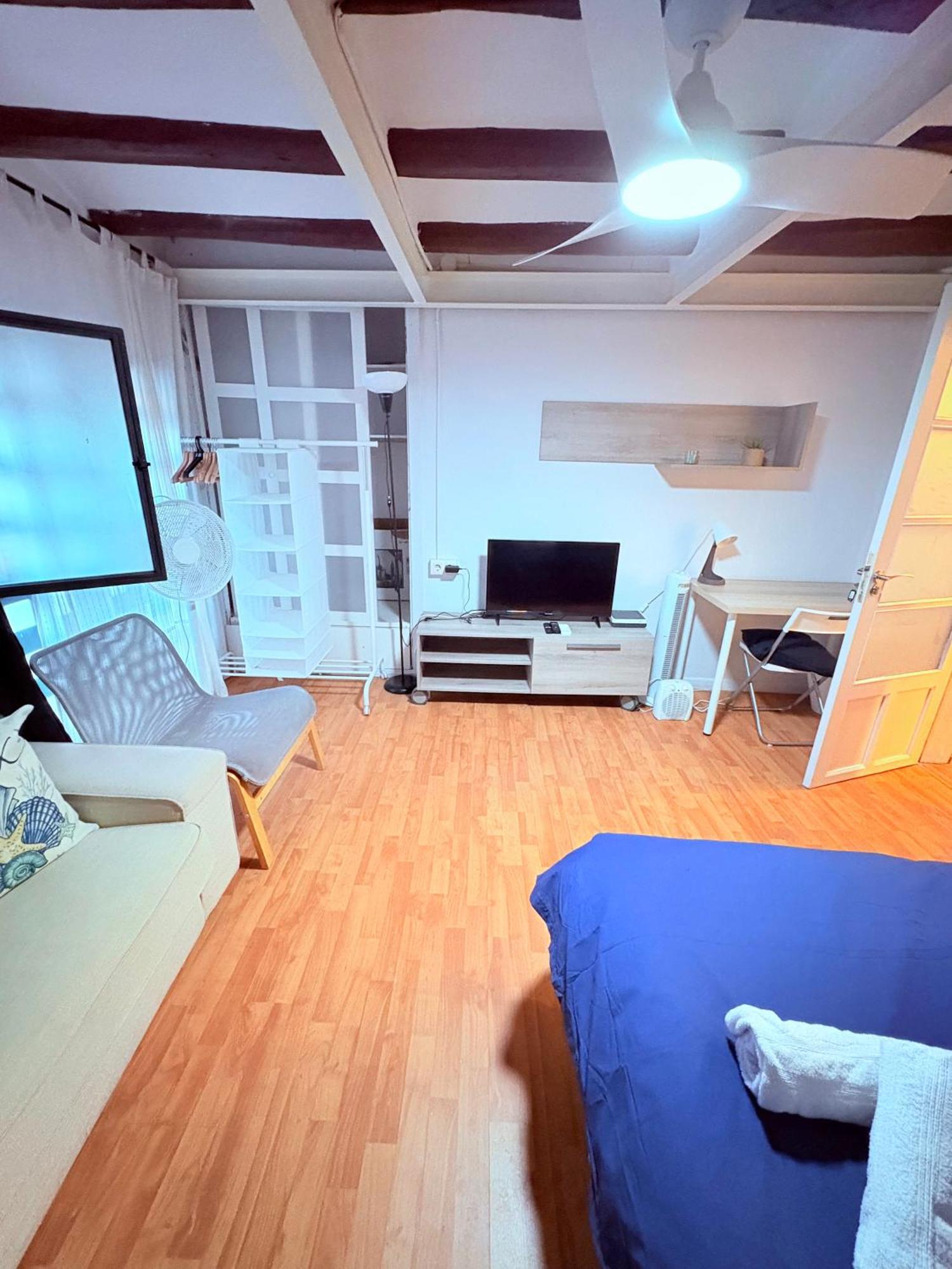 Stunning Flat For 6 People 3 Blocks From The Beach Plus Welcome Breakfast Barcelona Kültér fotó