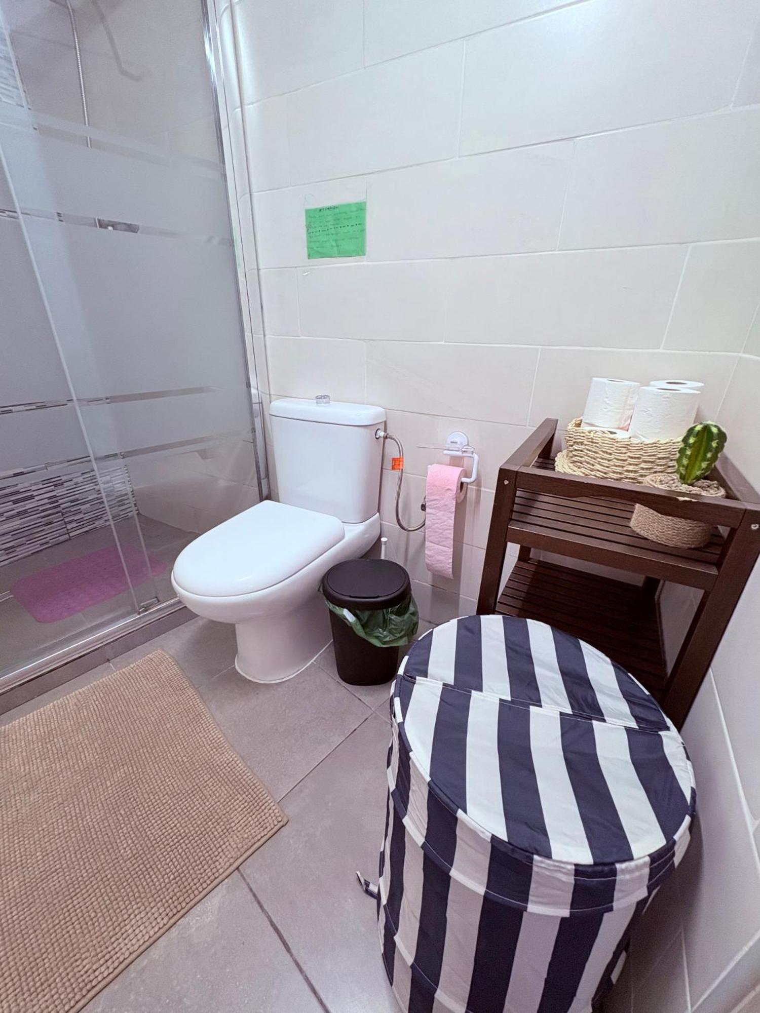 Stunning Flat For 6 People 3 Blocks From The Beach Plus Welcome Breakfast Barcelona Kültér fotó