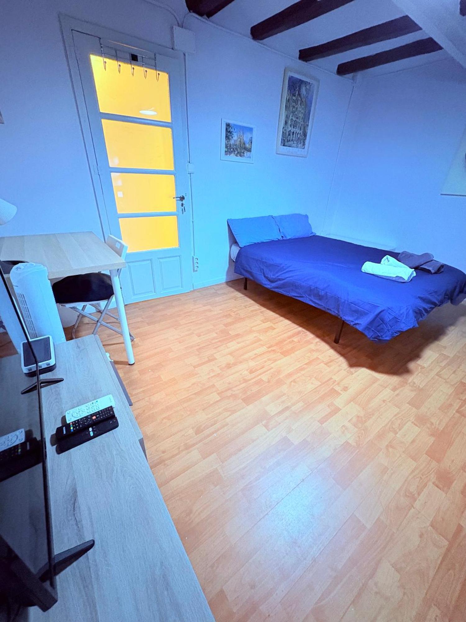 Stunning Flat For 6 People 3 Blocks From The Beach Plus Welcome Breakfast Barcelona Kültér fotó