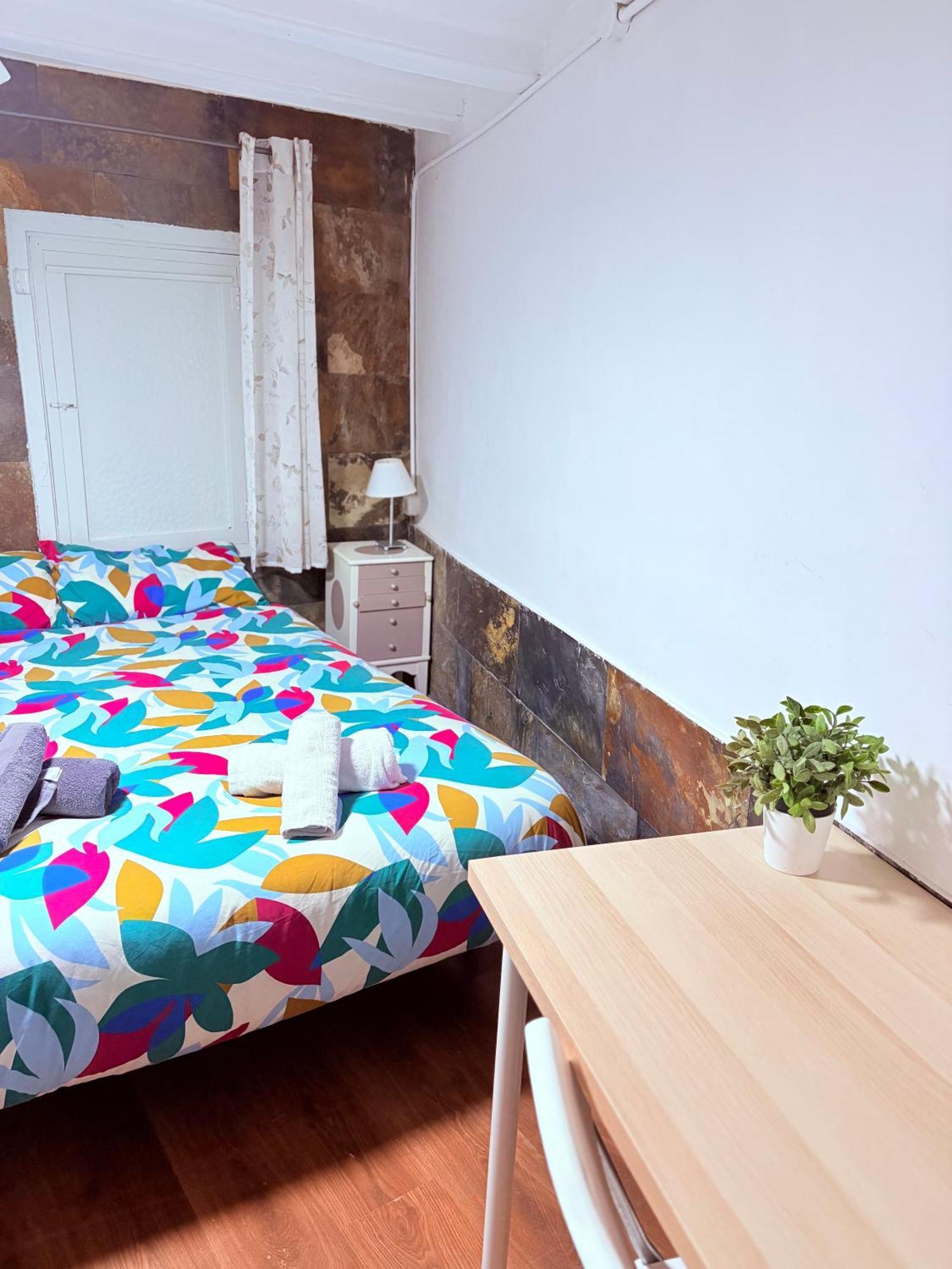 Stunning Flat For 6 People 3 Blocks From The Beach Plus Welcome Breakfast Barcelona Kültér fotó