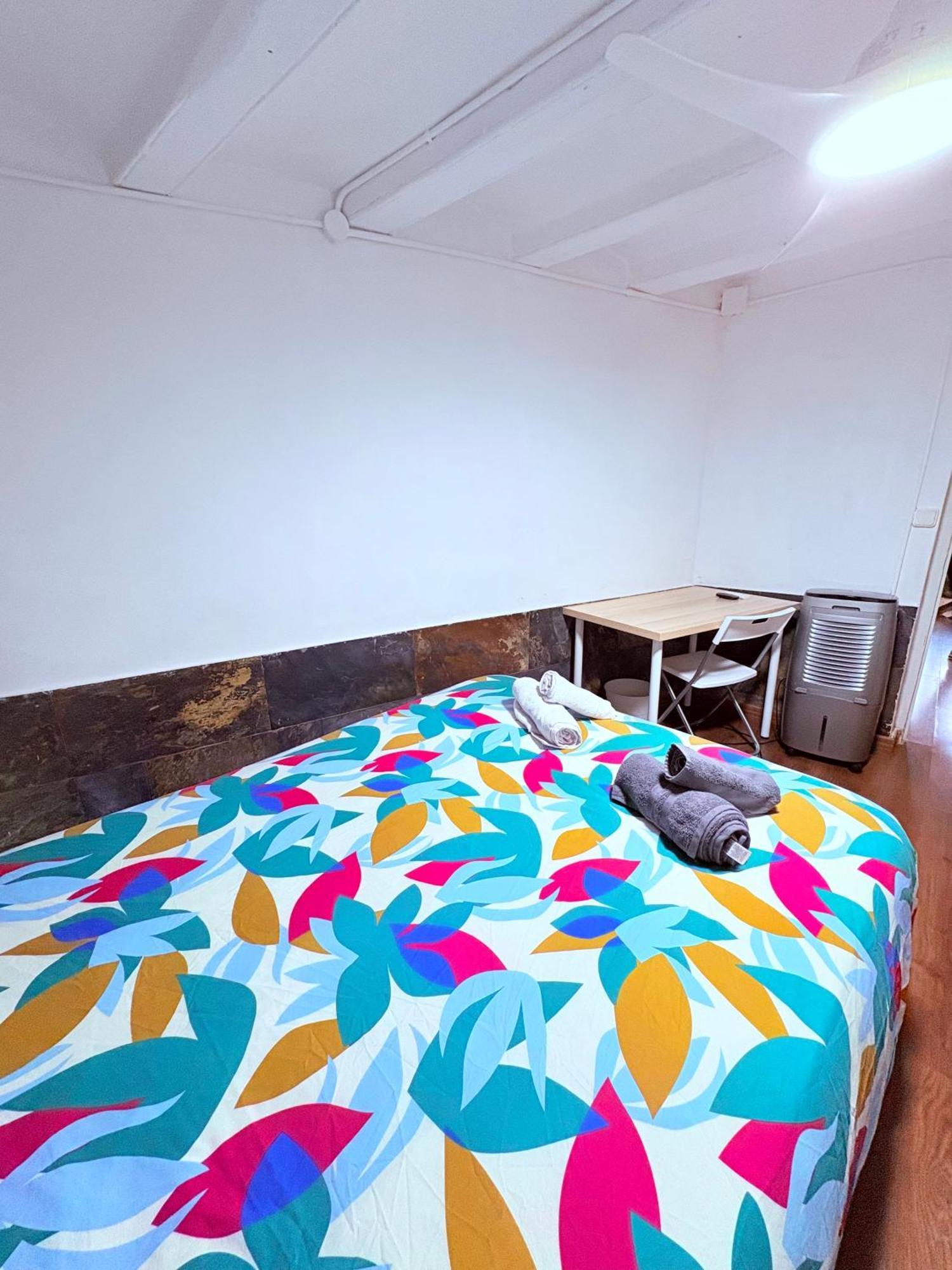 Stunning Flat For 6 People 3 Blocks From The Beach Plus Welcome Breakfast Barcelona Kültér fotó