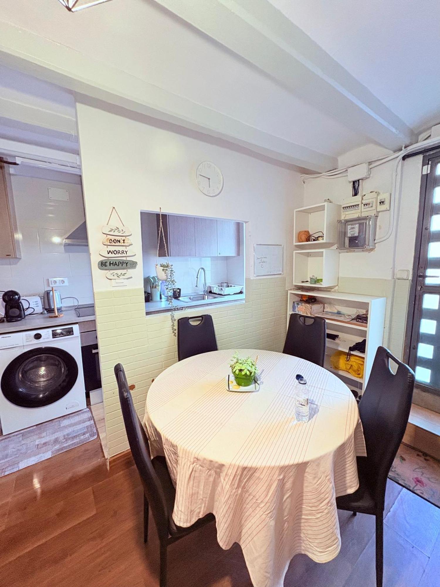Stunning Flat For 6 People 3 Blocks From The Beach Plus Welcome Breakfast Barcelona Kültér fotó
