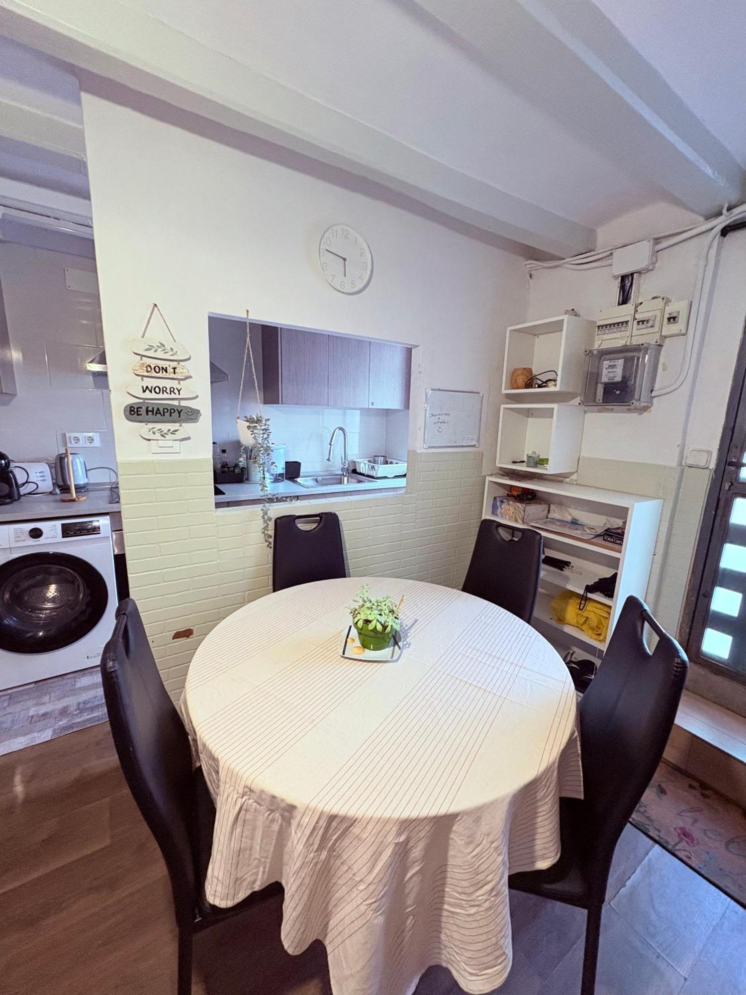 Stunning Flat For 6 People 3 Blocks From The Beach Plus Welcome Breakfast Barcelona Kültér fotó