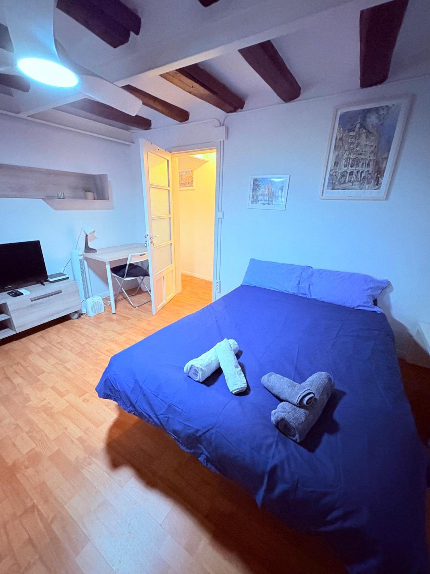 Stunning Flat For 6 People 3 Blocks From The Beach Plus Welcome Breakfast Barcelona Kültér fotó
